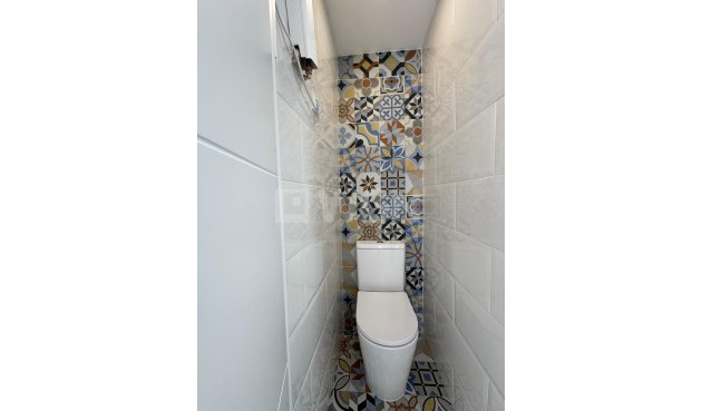 Odsprzedaż - Kamienica - Torrevieja - Centro