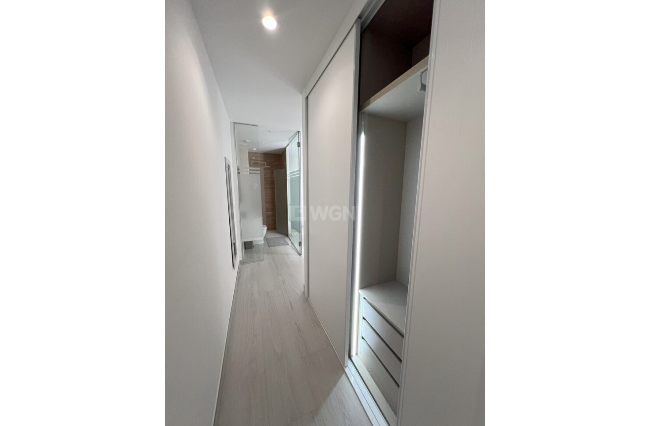 Odsprzedaż - Mieszkanie w bloku - Torrevieja - Playa del Cura