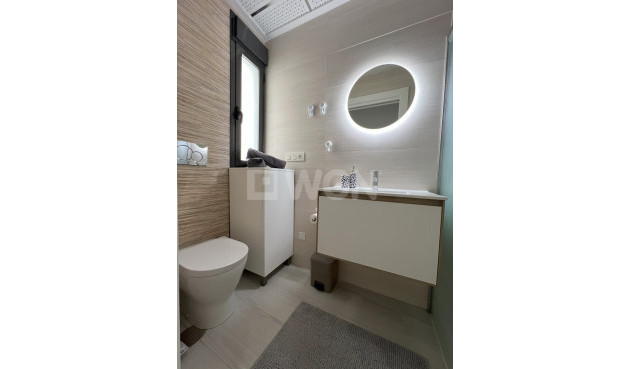 Odsprzedaż - Mieszkanie w bloku - Torrevieja - Playa del Cura