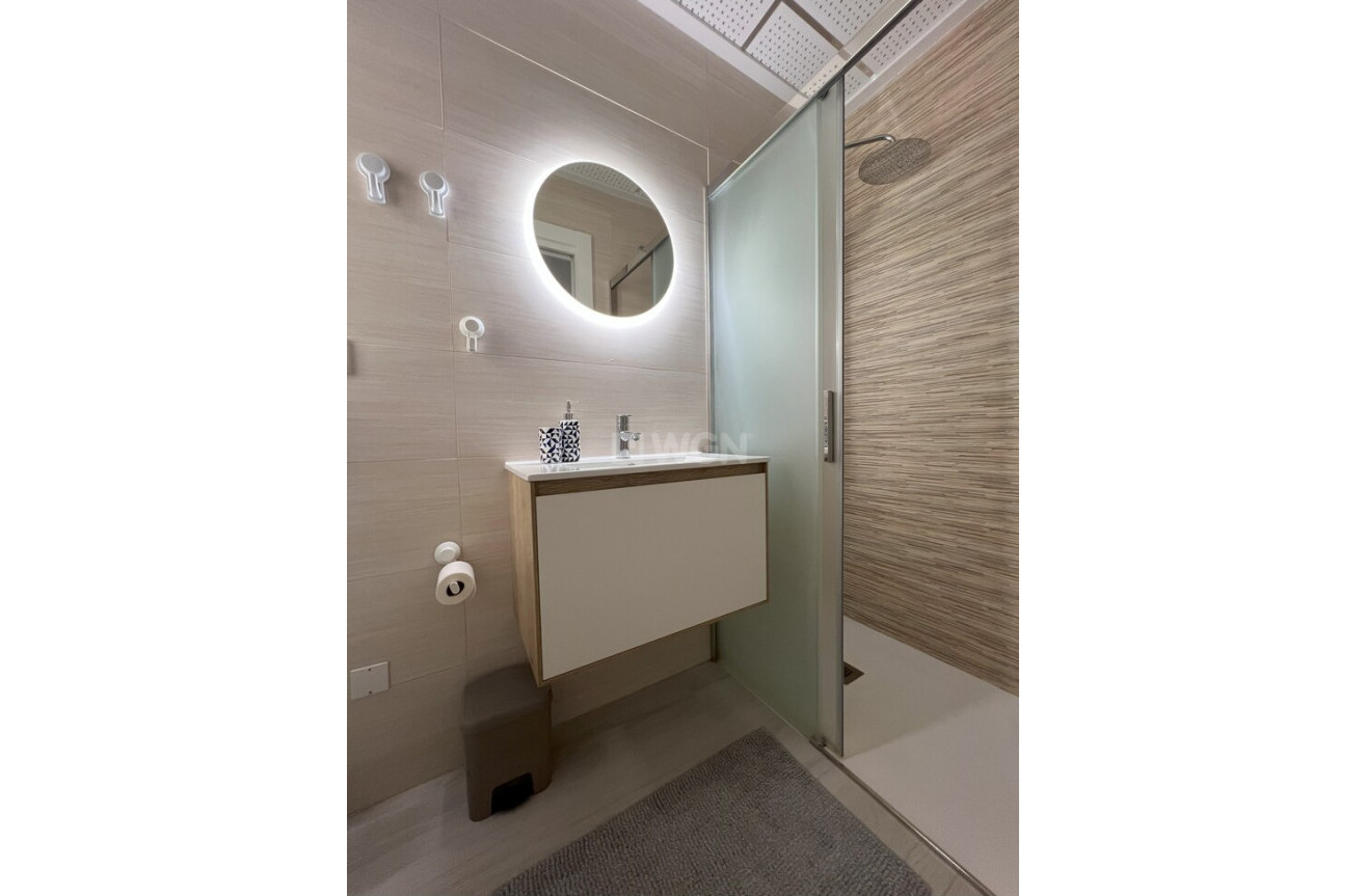 Odsprzedaż - Mieszkanie w bloku - Torrevieja - Playa del Cura