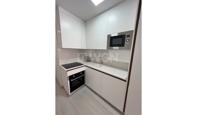 Odsprzedaż - Mieszkanie w bloku - Torrevieja - Playa del Cura