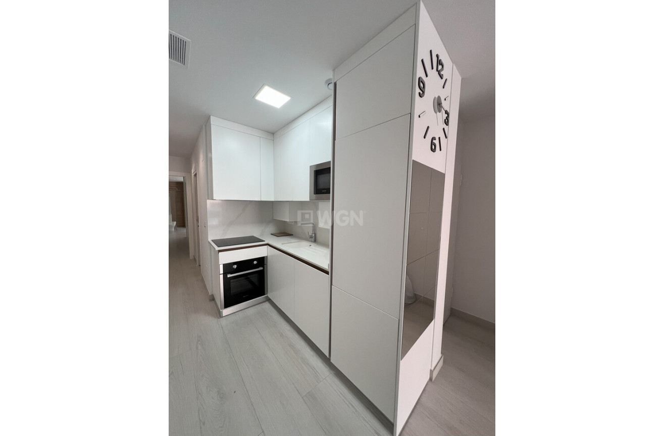 Odsprzedaż - Mieszkanie w bloku - Torrevieja - Playa del Cura