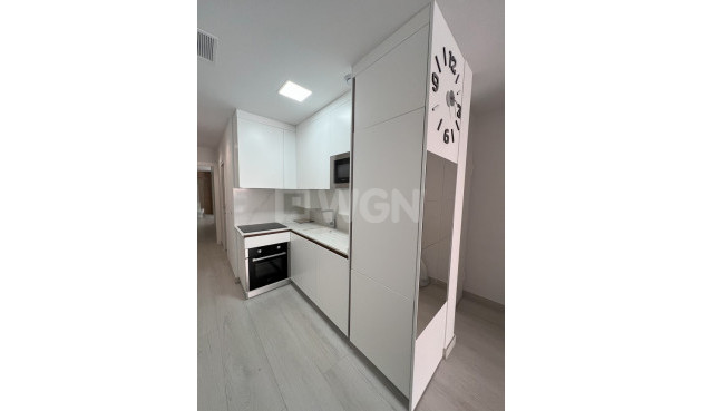 Odsprzedaż - Mieszkanie w bloku - Torrevieja - Playa del Cura