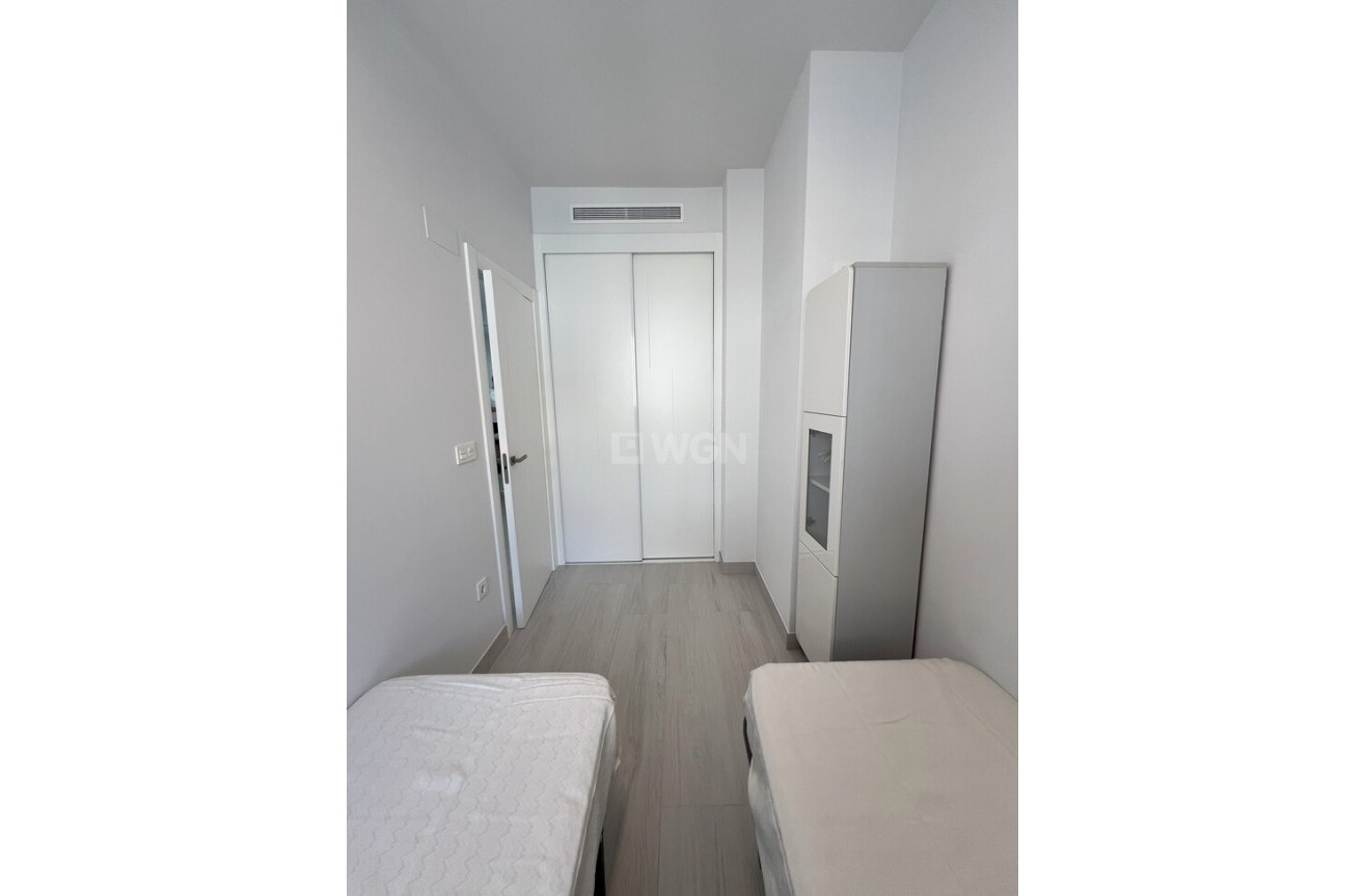 Odsprzedaż - Mieszkanie w bloku - Torrevieja - Playa del Cura