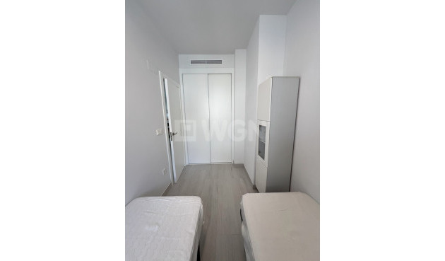 Odsprzedaż - Mieszkanie w bloku - Torrevieja - Playa del Cura