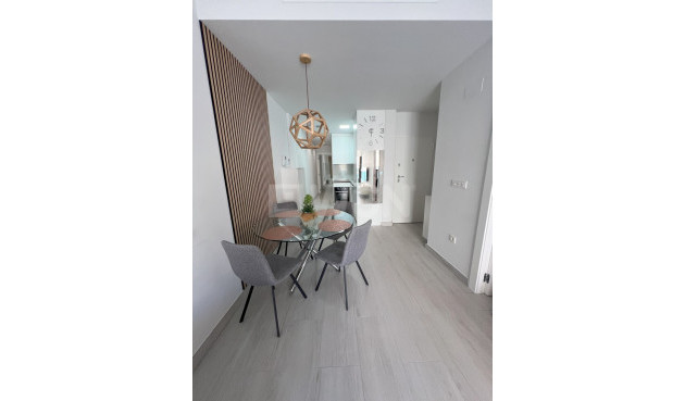 Odsprzedaż - Mieszkanie w bloku - Torrevieja - Playa del Cura