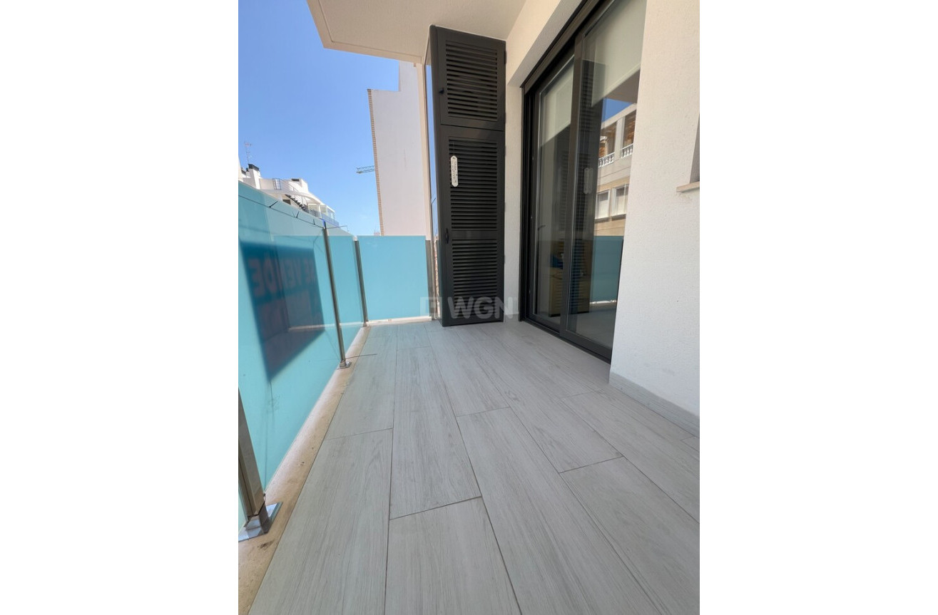 Odsprzedaż - Mieszkanie w bloku - Torrevieja - Playa del Cura