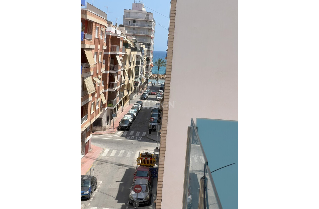 Odsprzedaż - Mieszkanie w bloku - Torrevieja - Playa del Cura
