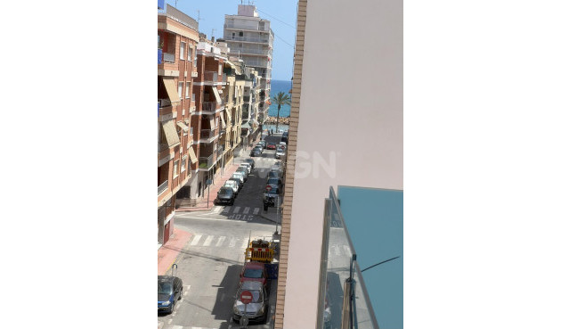 Odsprzedaż - Mieszkanie w bloku - Torrevieja - Playa del Cura