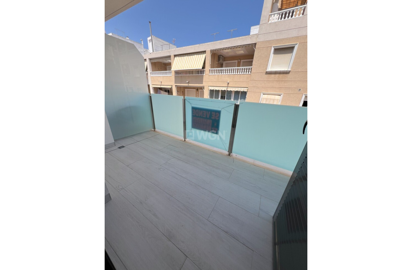 Odsprzedaż - Mieszkanie w bloku - Torrevieja - Playa del Cura