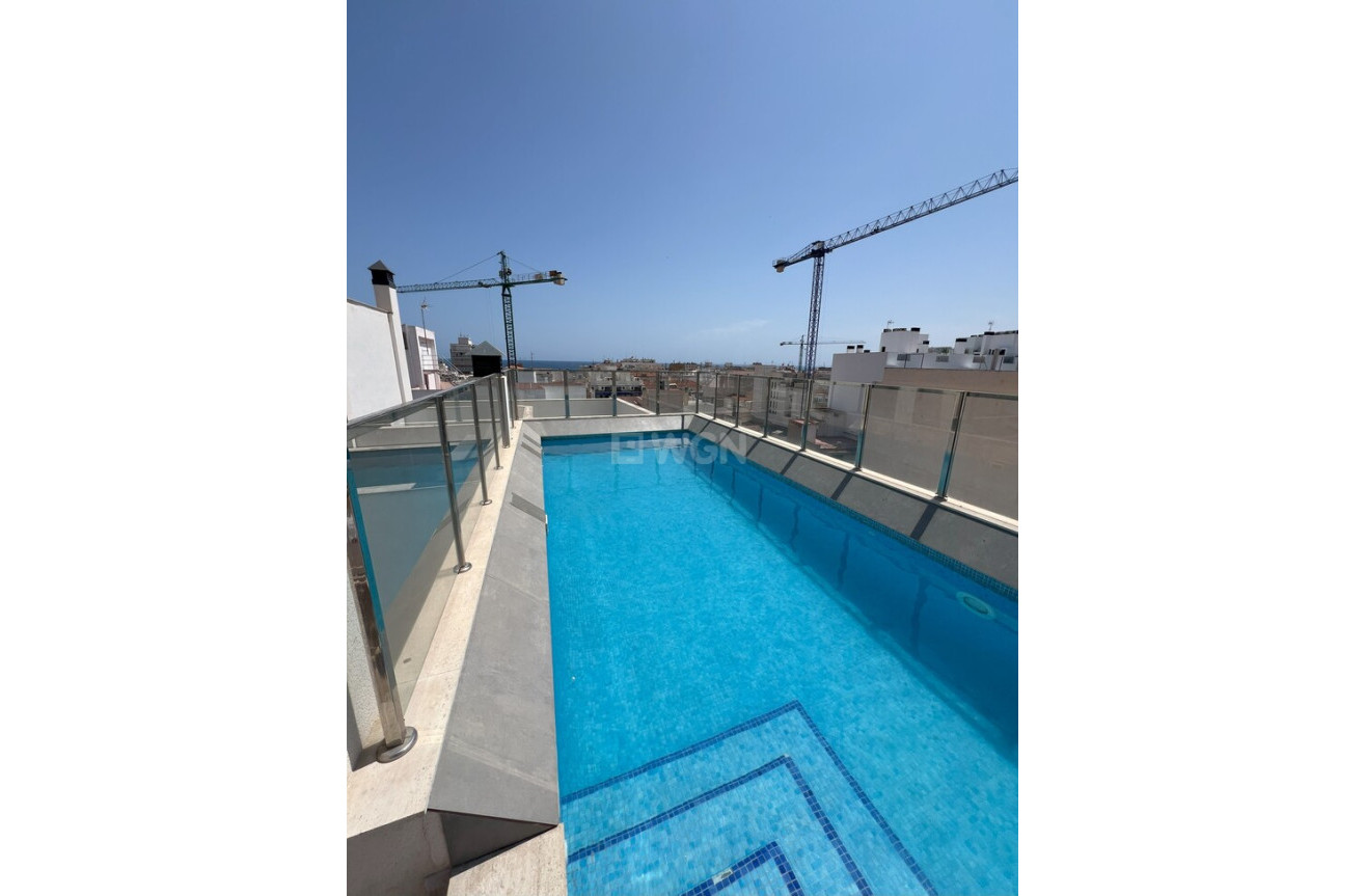 Odsprzedaż - Mieszkanie w bloku - Torrevieja - Playa del Cura