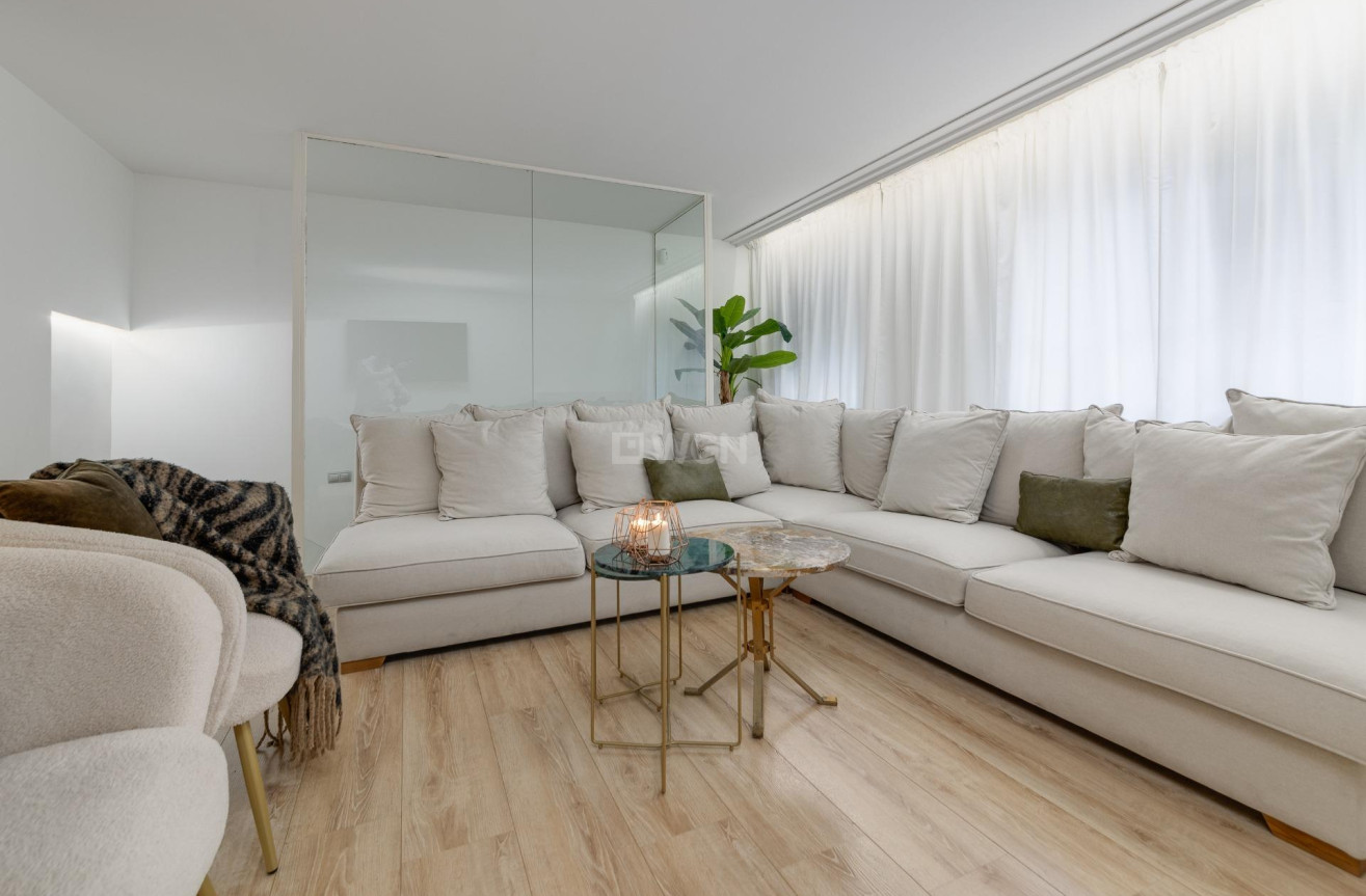 Resale - Apartment / flat - Torrevieja - Playa del Cura