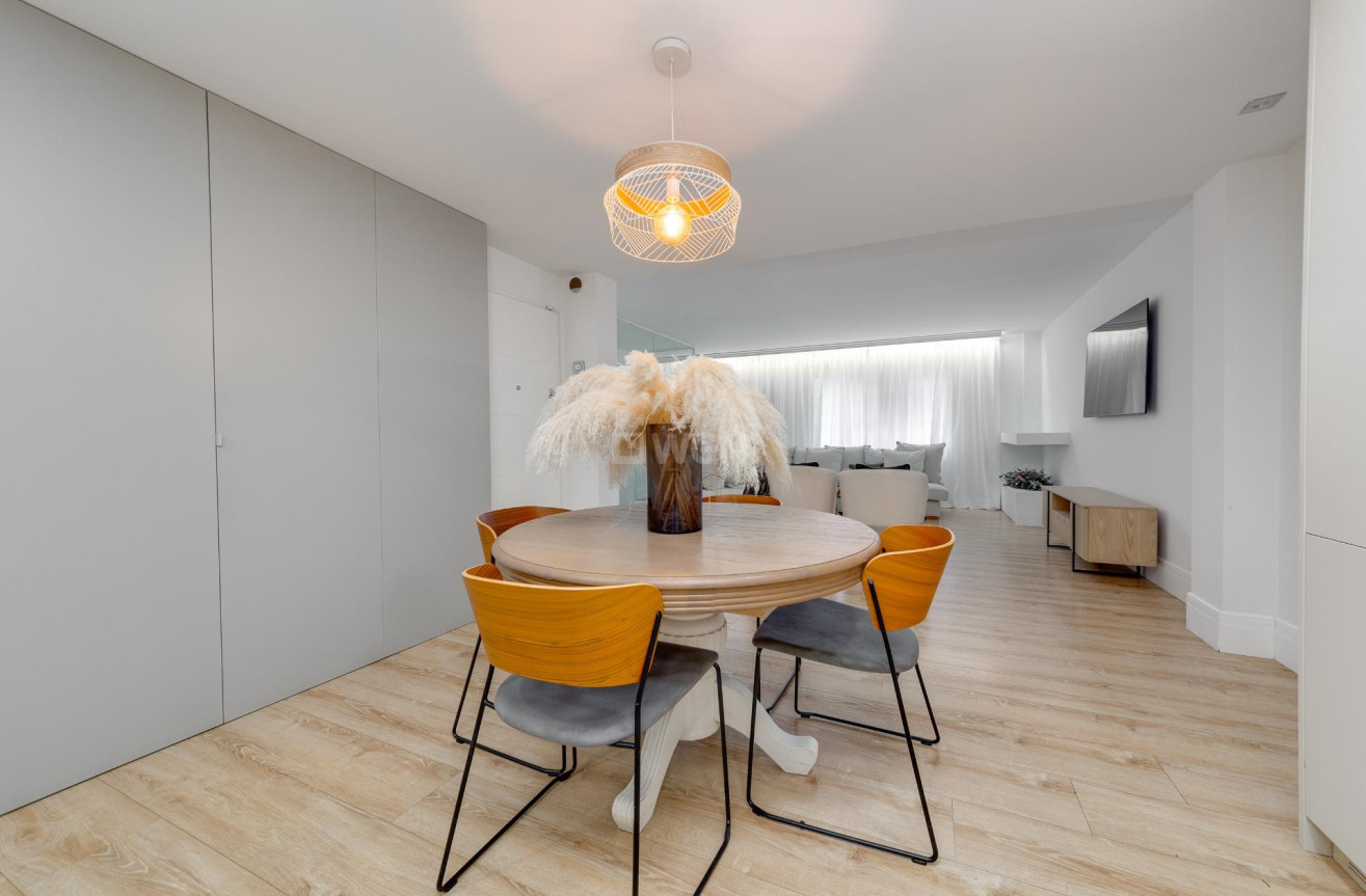 Resale - Apartment / flat - Torrevieja - Playa del Cura