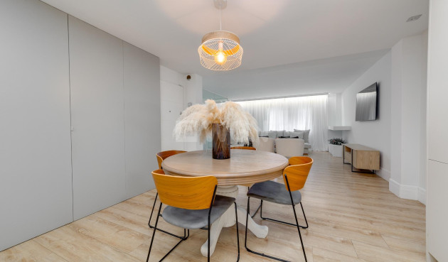 Resale - Apartment / flat - Torrevieja - Playa del Cura