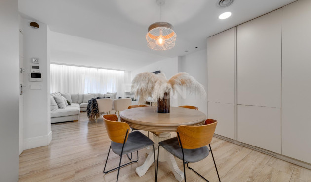 Resale - Apartment / flat - Torrevieja - Playa del Cura