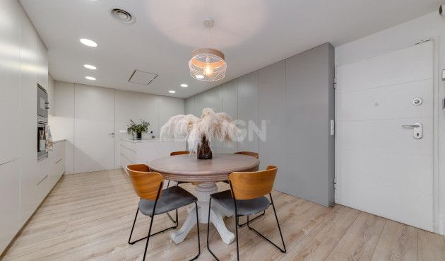 Resale - Apartment / flat - Torrevieja - Playa del Cura