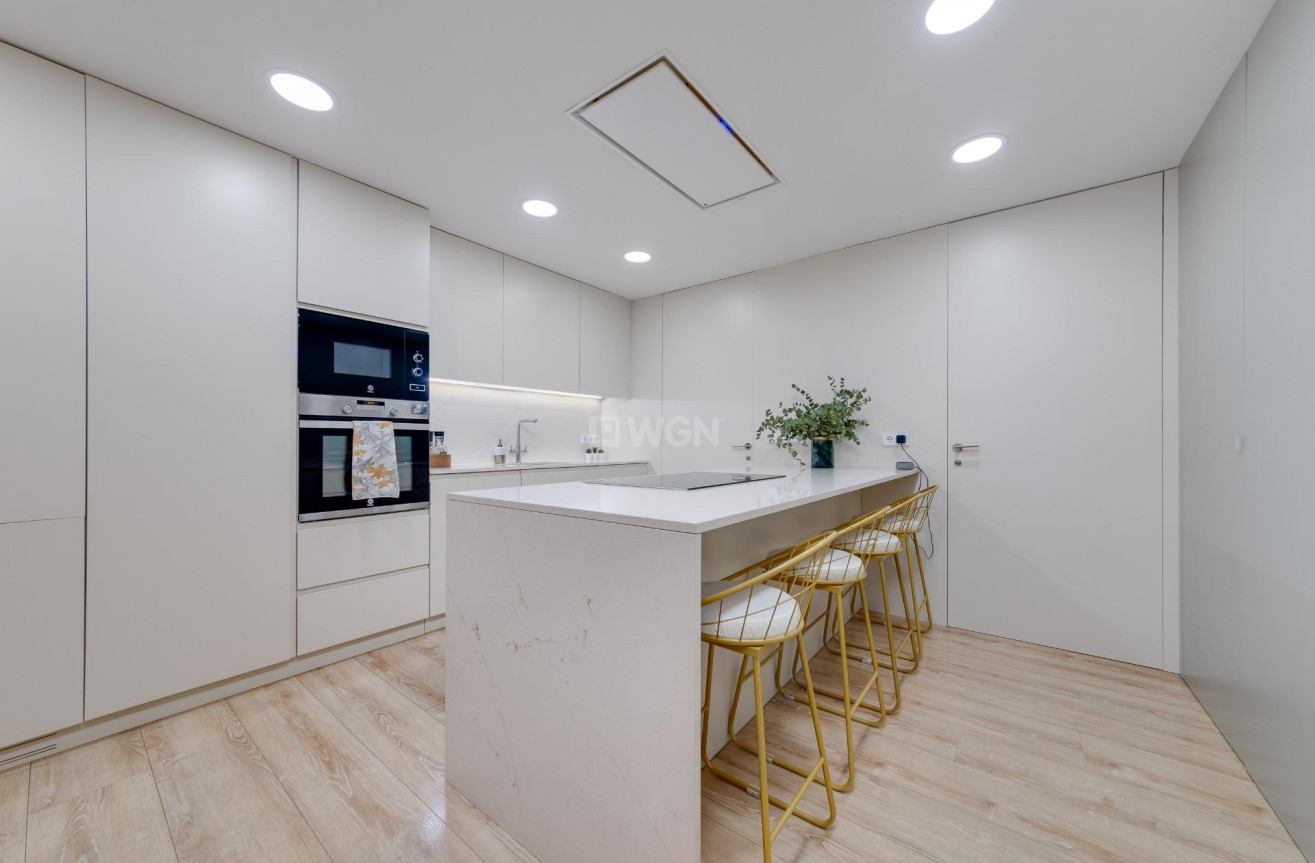 Resale - Apartment / flat - Torrevieja - Playa del Cura