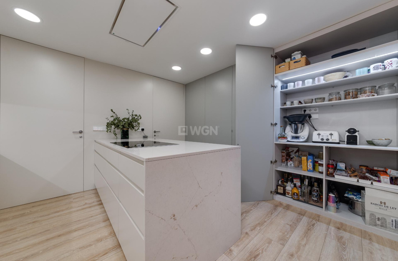 Resale - Apartment / flat - Torrevieja - Playa del Cura