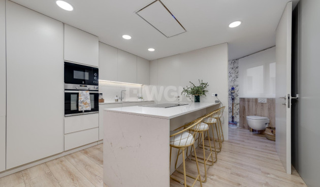 Resale - Apartment / flat - Torrevieja - Playa del Cura