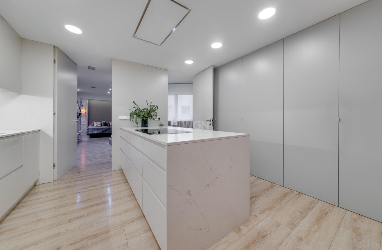 Resale - Apartment / flat - Torrevieja - Playa del Cura