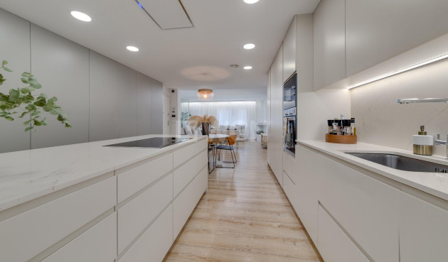 Resale - Apartment / flat - Torrevieja - Playa del Cura