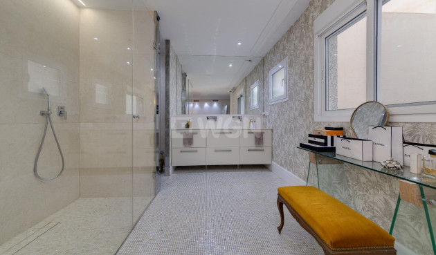 Resale - Apartment / flat - Torrevieja - Playa del Cura