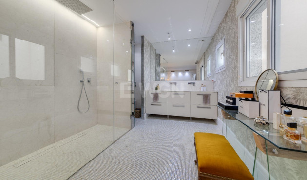 Resale - Apartment / flat - Torrevieja - Playa del Cura