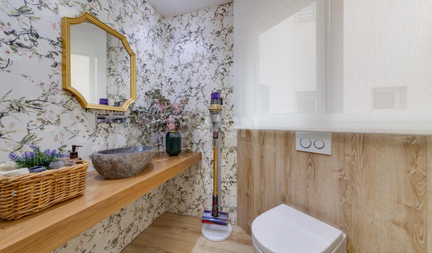 Resale - Apartment / flat - Torrevieja - Playa del Cura