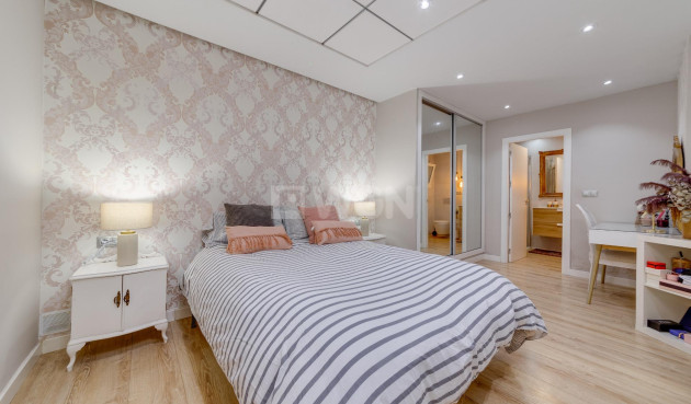 Resale - Apartment / flat - Torrevieja - Playa del Cura