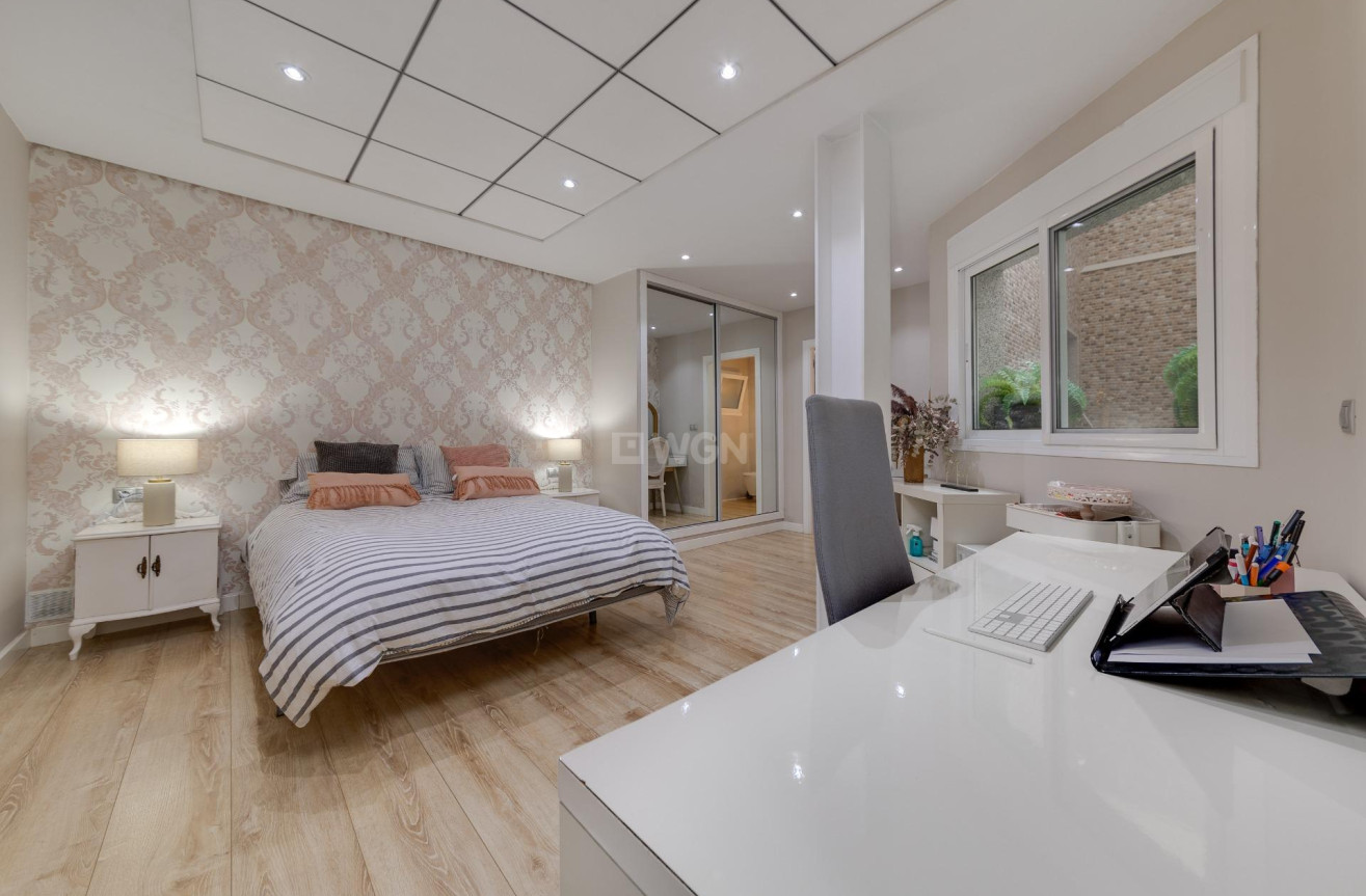 Resale - Apartment / flat - Torrevieja - Playa del Cura