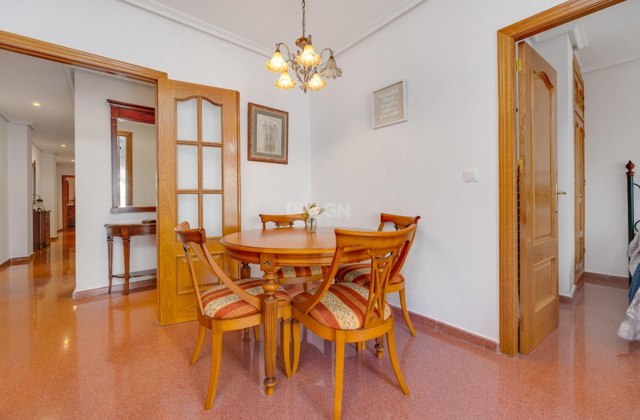 Odsprzedaż - Daszek - Torrevieja - Paseo Maritimo