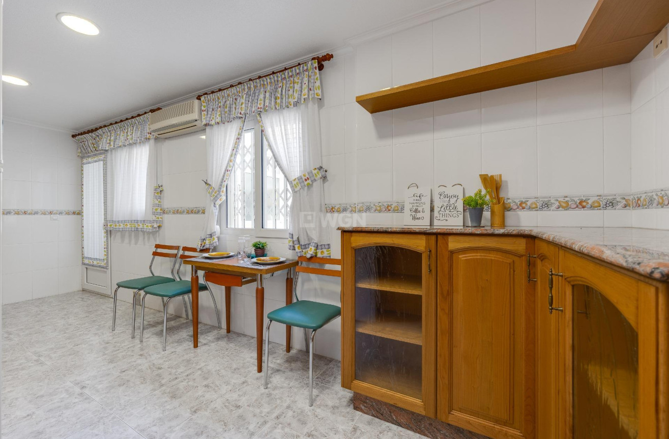 Odsprzedaż - Daszek - Torrevieja - Paseo Maritimo