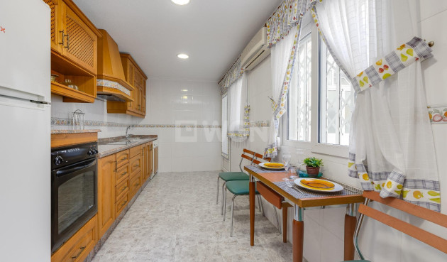 Odsprzedaż - Daszek - Torrevieja - Paseo Maritimo