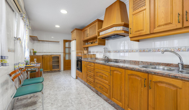 Odsprzedaż - Daszek - Torrevieja - Paseo Maritimo