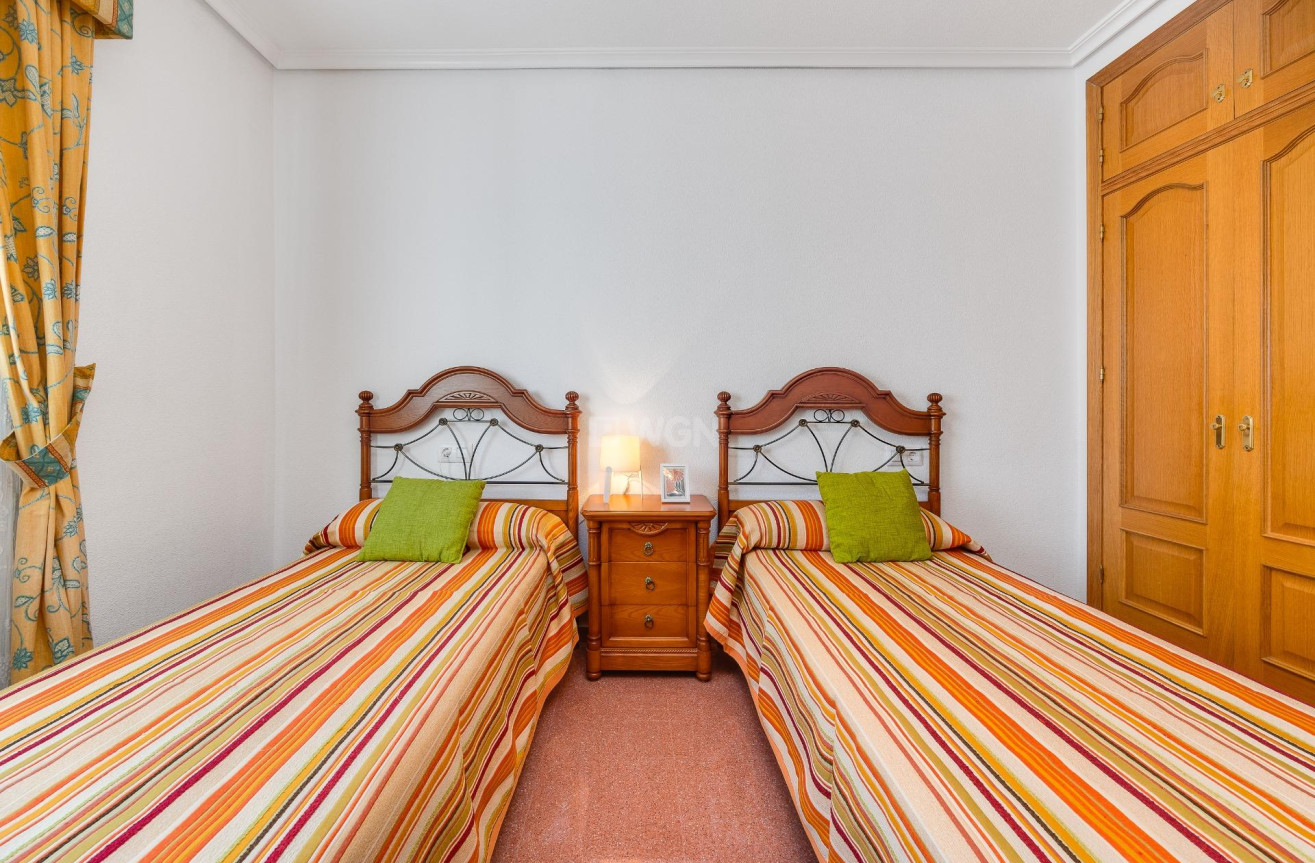 Odsprzedaż - Daszek - Torrevieja - Paseo Maritimo