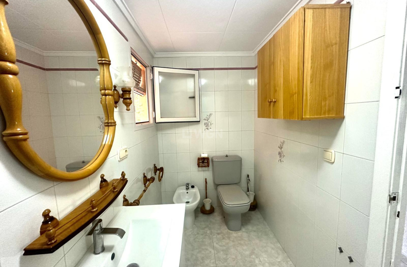 Odsprzedaż - Mieszkanie w bloku - Torrevieja - Centro