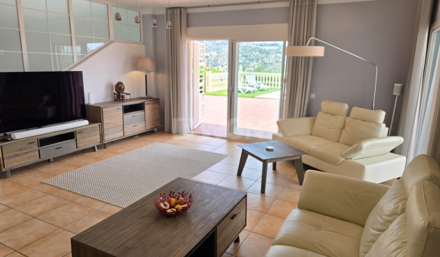 Odsprzedaż - Villa - Alcaucín - Inland