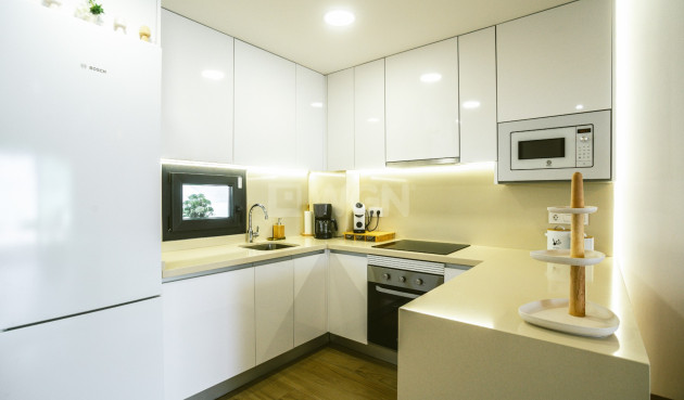 Odsprzedaż - Mieszkanie w bloku - Torrevieja - Costa Blanca