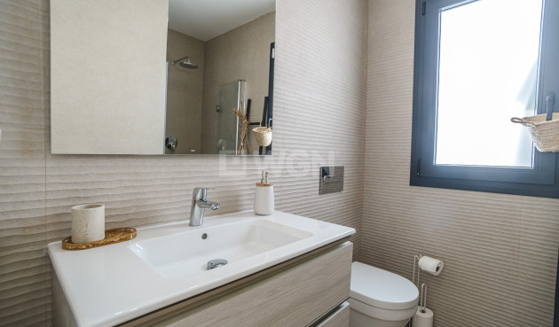 Odsprzedaż - Mieszkanie w bloku - Torrevieja - Costa Blanca