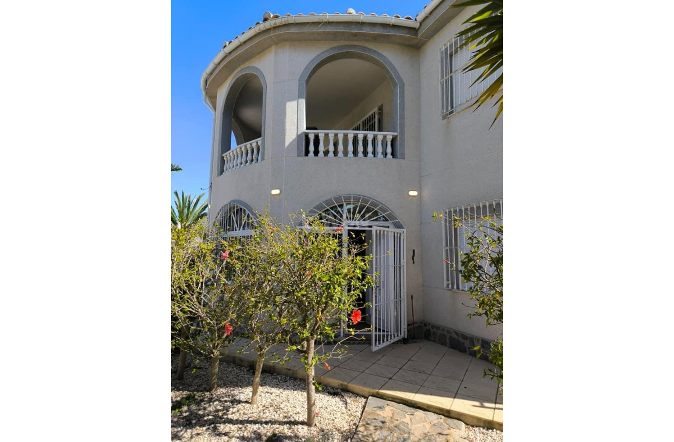 Resale - Villa - Torrevieja - La Siesta