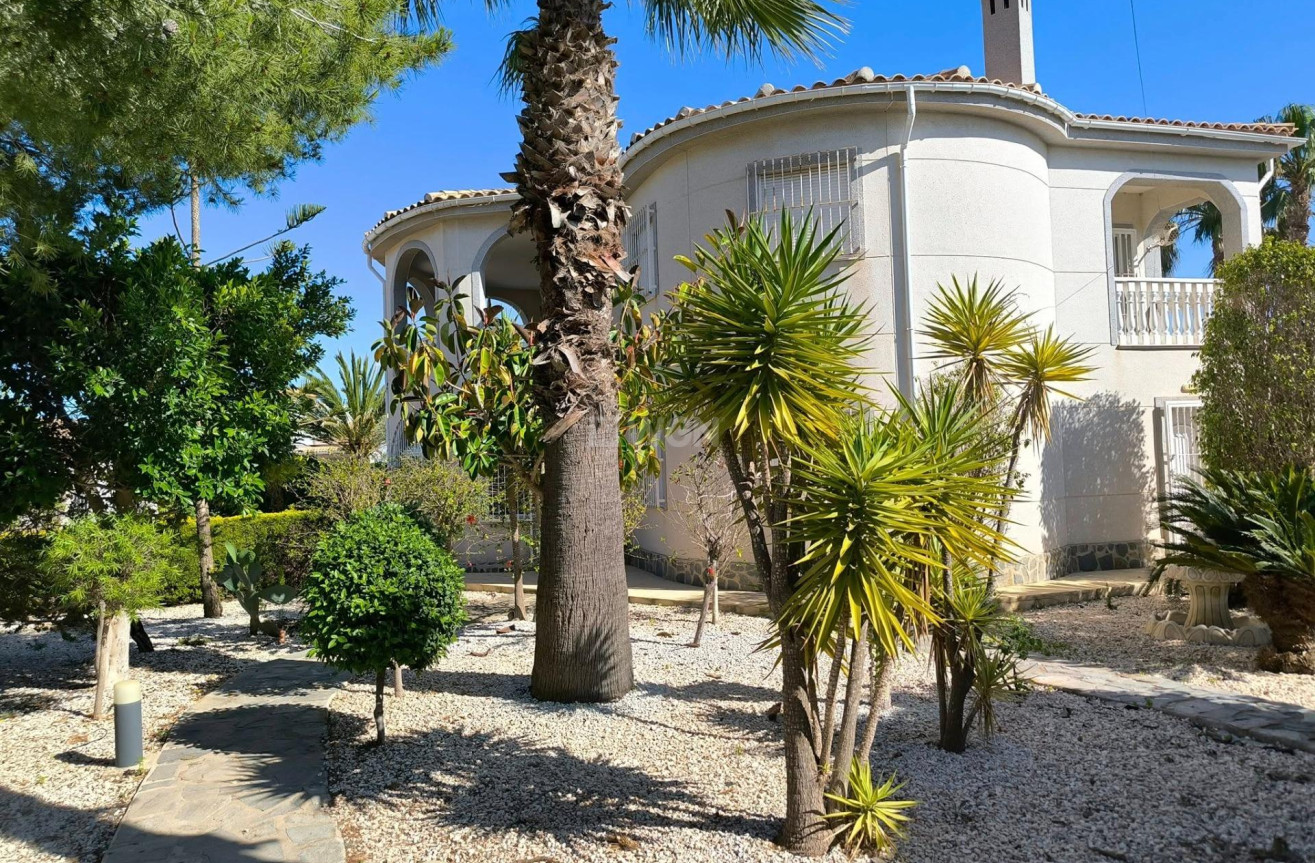 Resale - Villa - Torrevieja - La Siesta