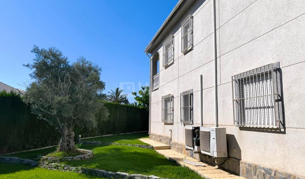 Resale - Villa - Torrevieja - La Siesta