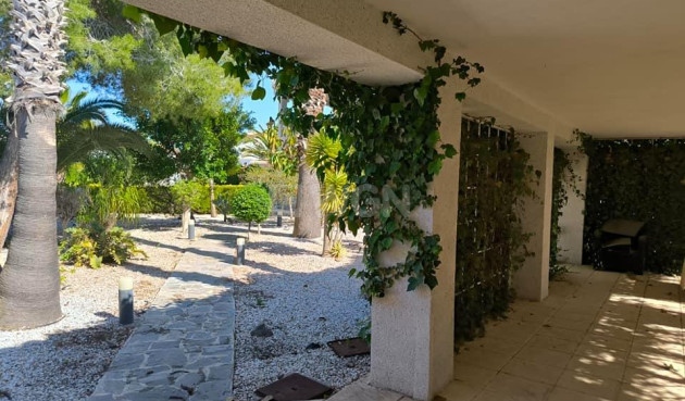 Resale - Villa - Torrevieja - La Siesta