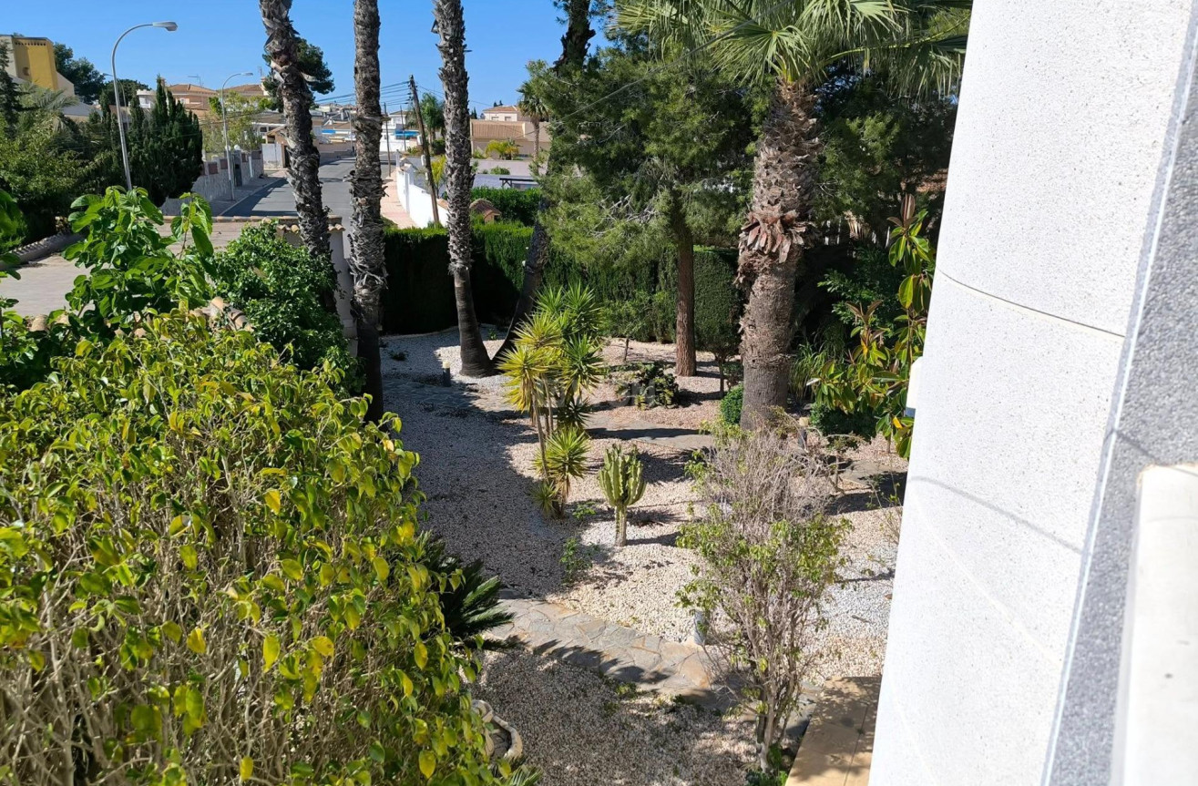 Resale - Villa - Torrevieja - La Siesta