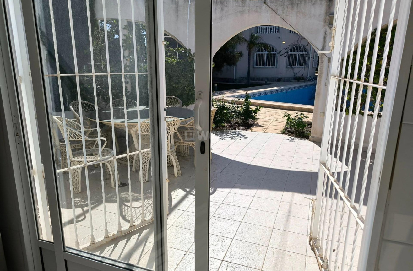 Resale - Villa - Torrevieja - La Siesta