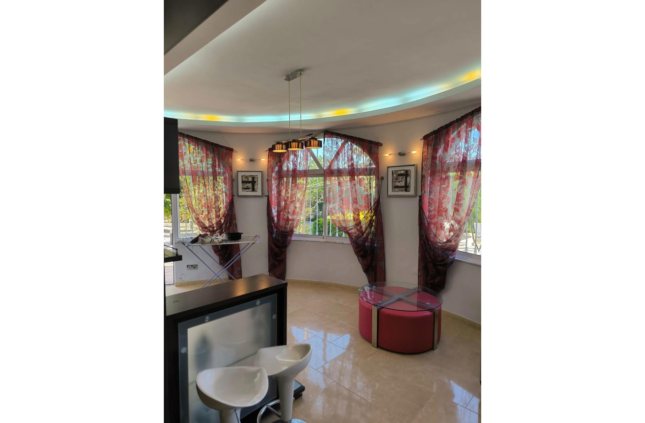 Resale - Villa - Torrevieja - La Siesta