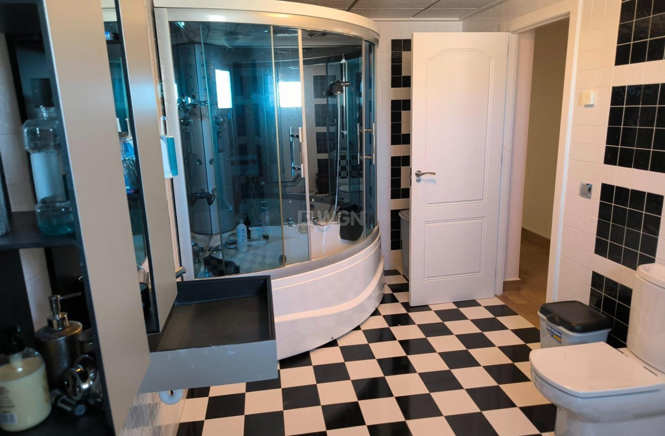 Resale - Villa - Torrevieja - La Siesta