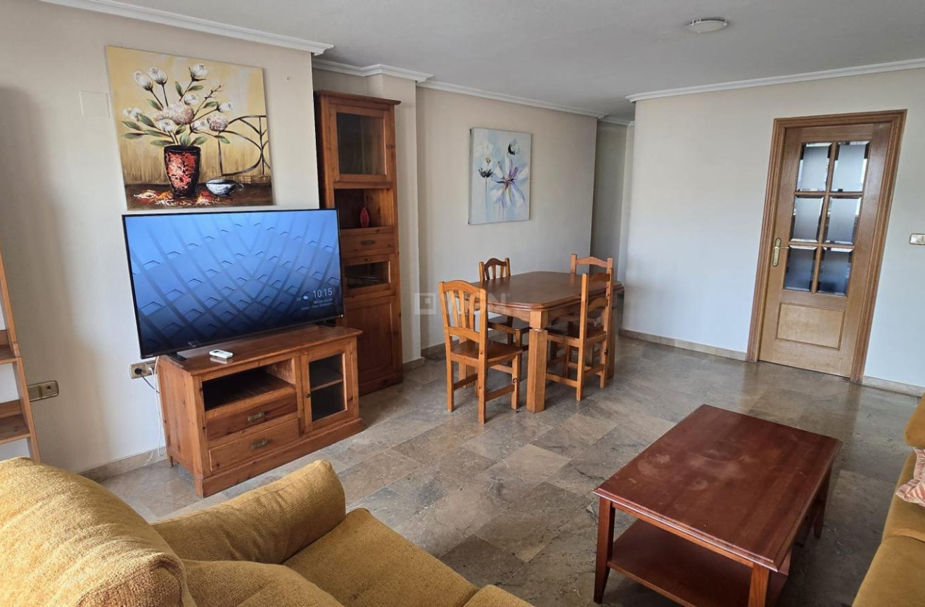 Odsprzedaż - Mieszkanie w bloku - Torrevieja