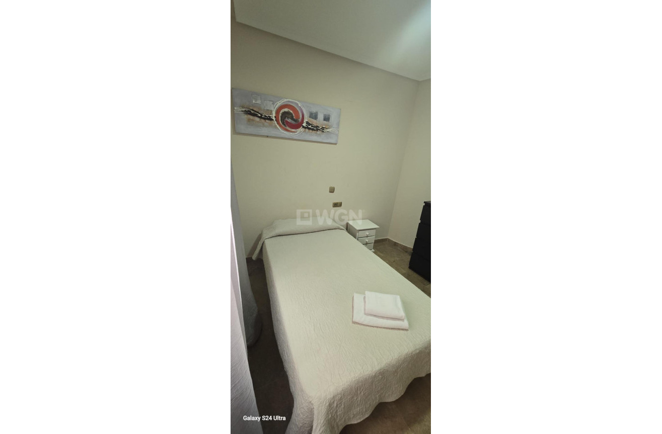 Odsprzedaż - Mieszkanie w bloku - Torrevieja