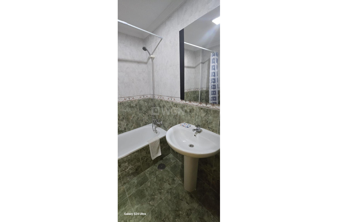 Odsprzedaż - Mieszkanie w bloku - Torrevieja